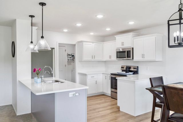 2376 West Twin Lakes Drive, Springfield, MO 65803