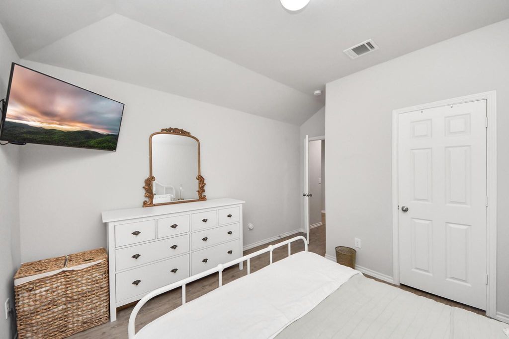 Image 12 of property listing at 7615 Tye Creek Lane, Richmond, TX 77469