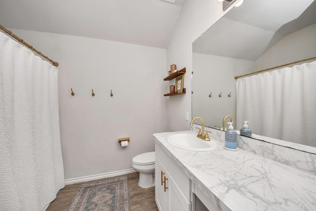 Image 13 of property listing at 7615 Tye Creek Lane, Richmond, TX 77469