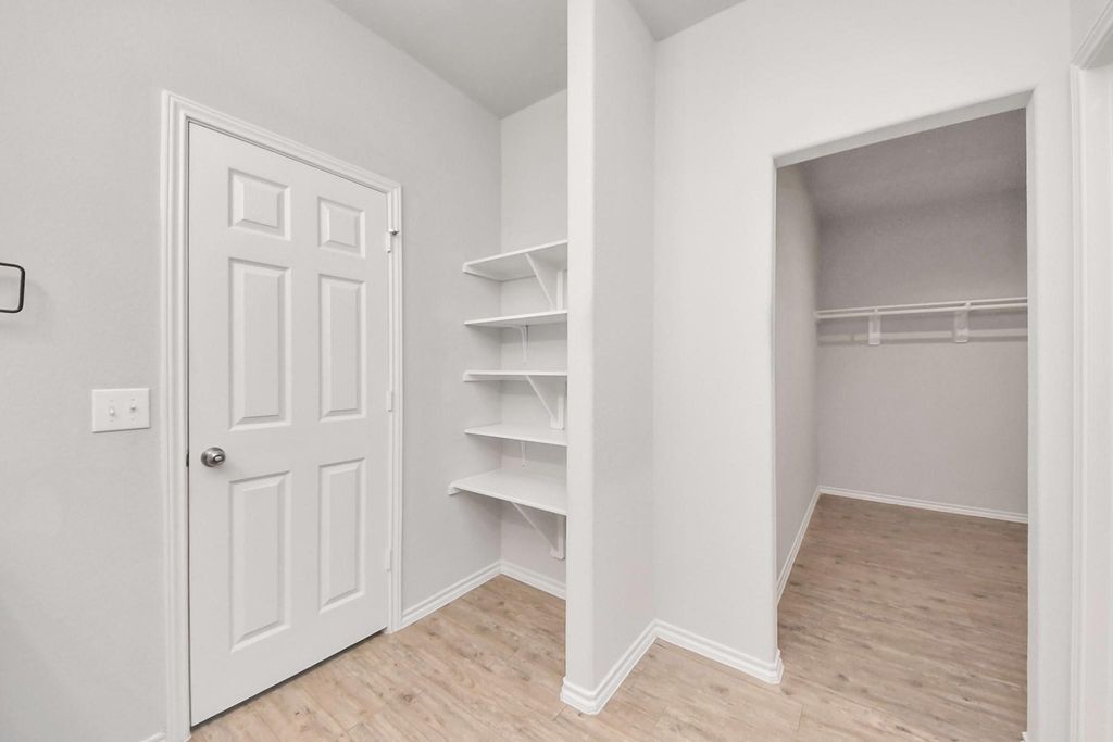 Image 20 of property listing at 7615 Tye Creek Lane, Richmond, TX 77469