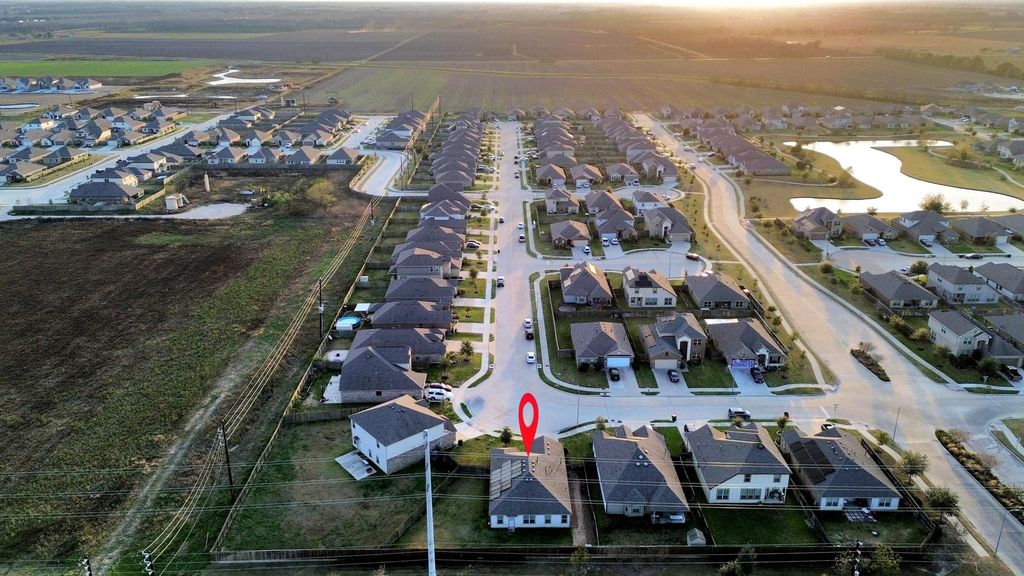 Image 4 of property listing at 7615 Tye Creek Lane, Richmond, TX 77469