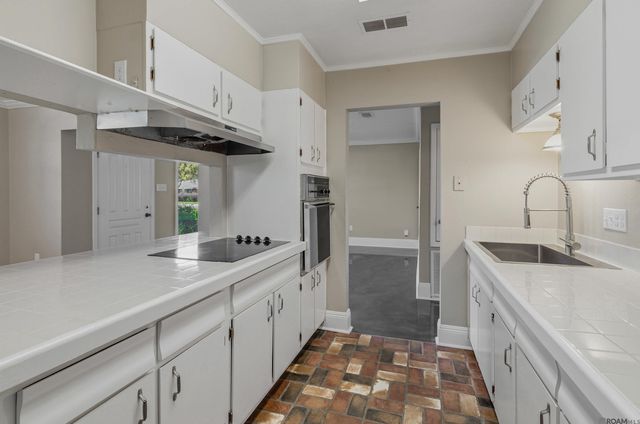 4339 Arlington Ave, Port Allen, LA 70767