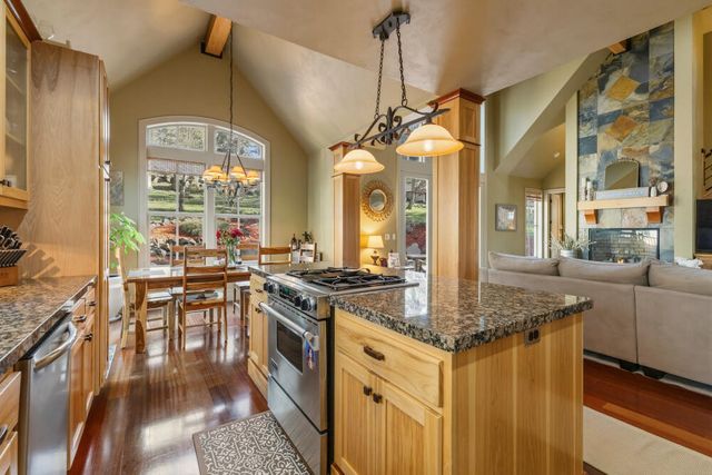 11017 Siskin Lane, Klamath Falls, OR 97601