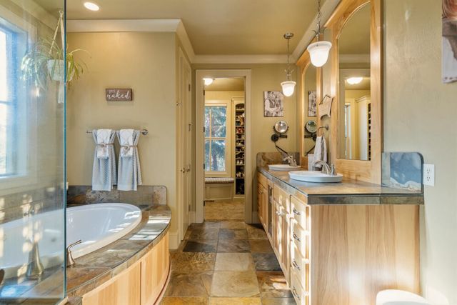 11017 Siskin Lane, Klamath Falls, OR 97601