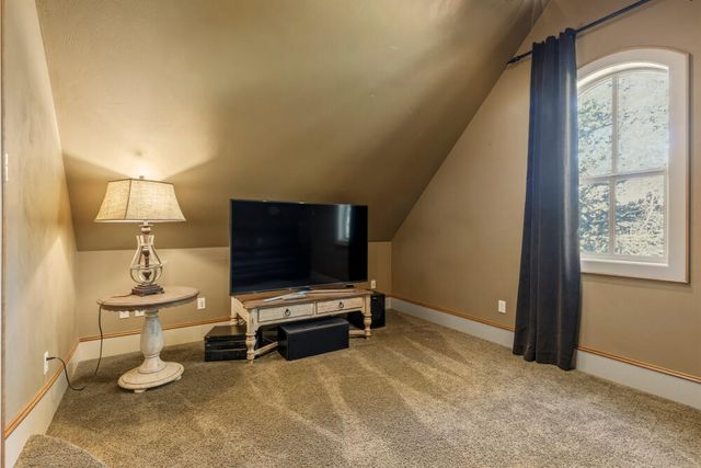 11017 Siskin Lane, Klamath Falls, OR 97601