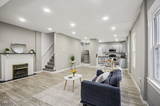 27 Stone St, North Plainfield Boro, NJ 07060