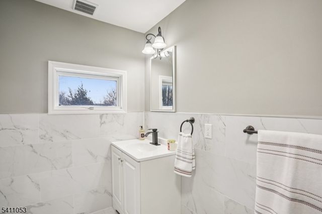 27 Stone St, North Plainfield Boro, NJ 07060