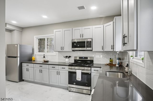 27 Stone St, North Plainfield Boro, NJ 07060