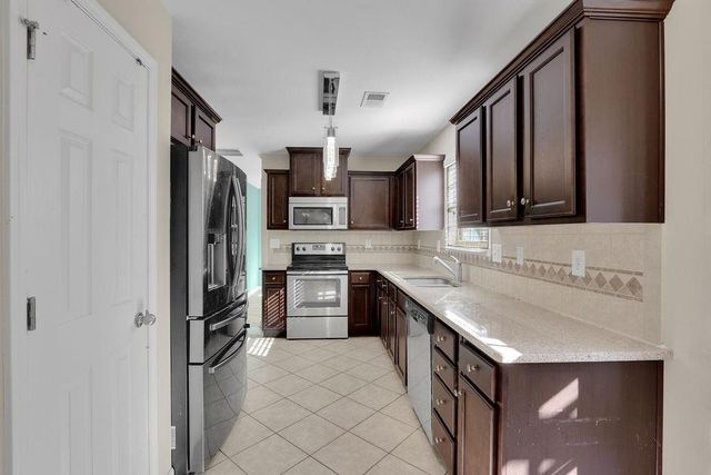 5642 Elwood Circle, Flowery Branch, GA 30542