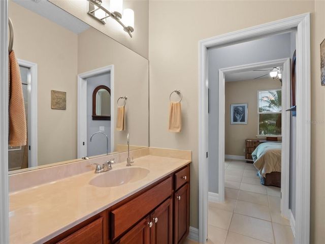 10925 LAKESHORE DR, Clermont, FL 34711
