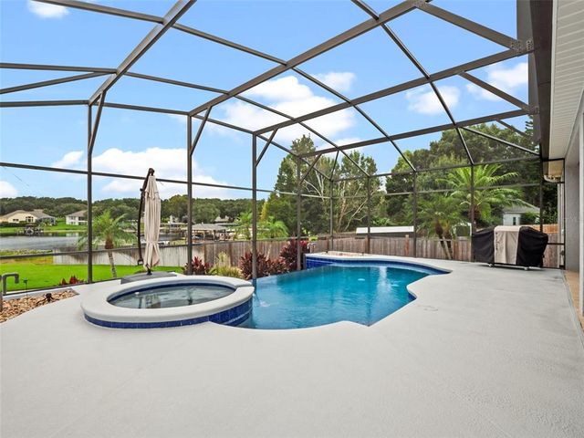 10925 LAKESHORE DR, Clermont, FL 34711