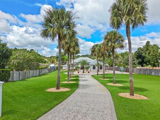 10925 LAKESHORE DR, Clermont, FL 34711