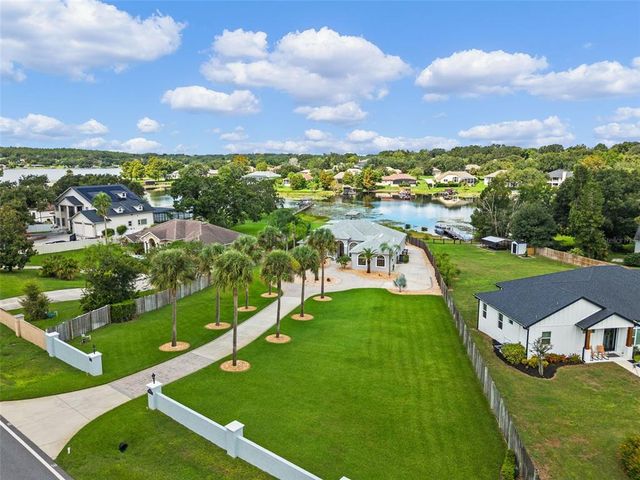 10925 LAKESHORE DR, Clermont, FL 34711