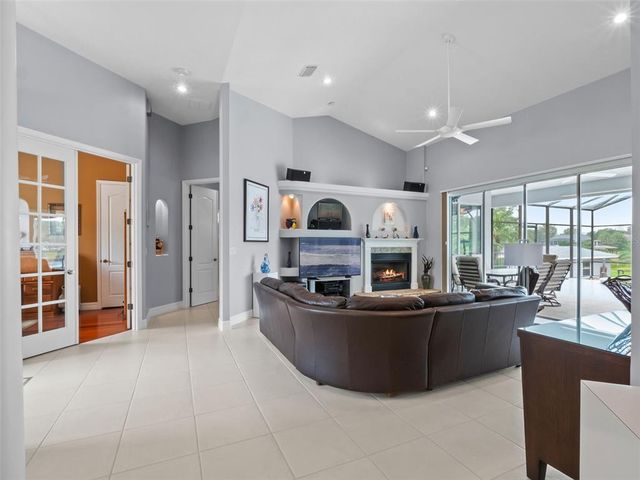 10925 LAKESHORE DR, Clermont, FL 34711