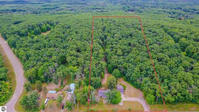 1825 W Sunset Drive, Roscommon, MI 48653