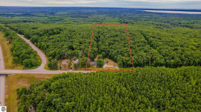 1825 W Sunset Drive, Roscommon, MI 48653