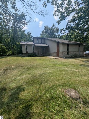 1825 W Sunset Drive, Roscommon, MI 48653