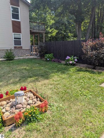 1825 W Sunset Drive, Roscommon, MI 48653