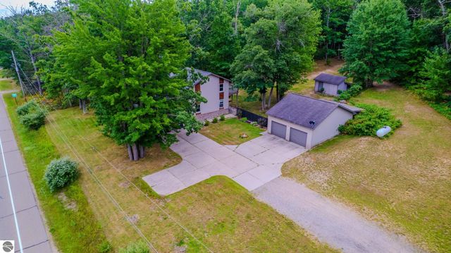1825 W Sunset Drive, Roscommon, MI 48653
