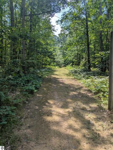 1825 W Sunset Drive, Roscommon, MI 48653