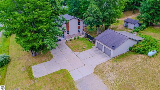 1825 W Sunset Drive, Roscommon, MI 48653