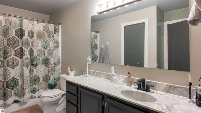 1825 W Sunset Drive, Roscommon, MI 48653