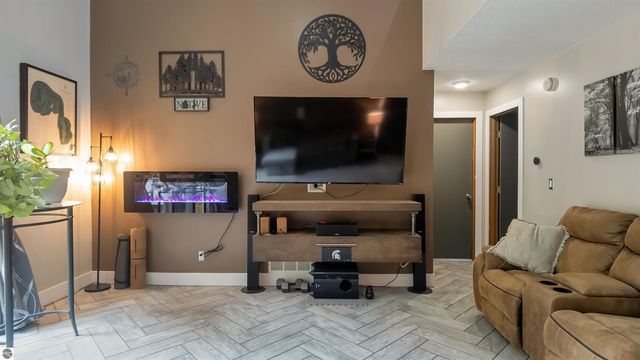 1825 W Sunset Drive, Roscommon, MI 48653