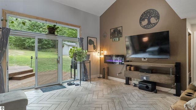 1825 W Sunset Drive, Roscommon, MI 48653