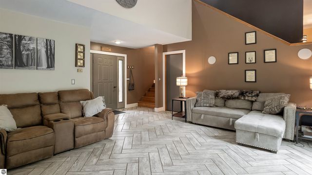 1825 W Sunset Drive, Roscommon, MI 48653