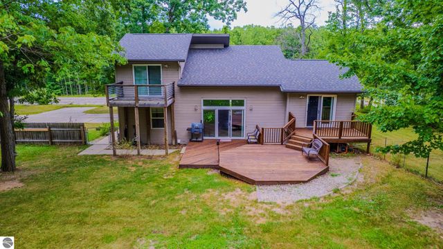 1825 W Sunset Drive, Roscommon, MI 48653