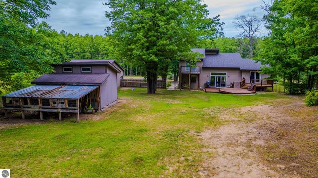 1825 W Sunset Drive, Roscommon, MI 48653