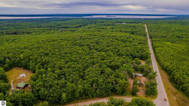 1825 W Sunset Drive, Roscommon, MI 48653