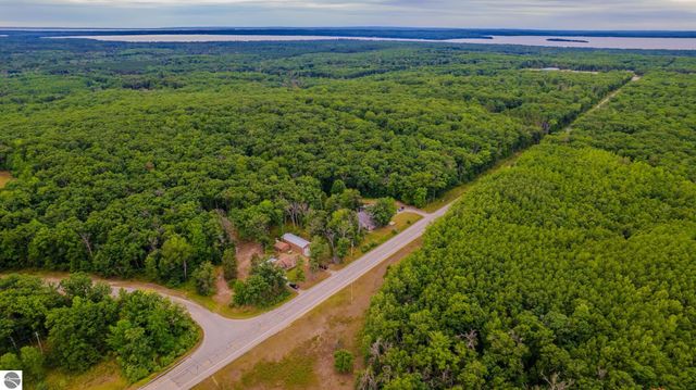 1825 W Sunset Drive, Roscommon, MI 48653