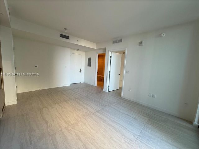 77 SE 5 Street 2015, Miami, FL 33131