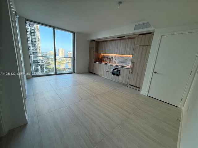 77 SE 5 Street 2015, Miami, FL 33131