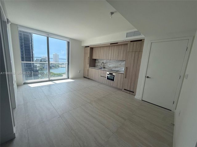 77 SE 5 Street 2015, Miami, FL 33131