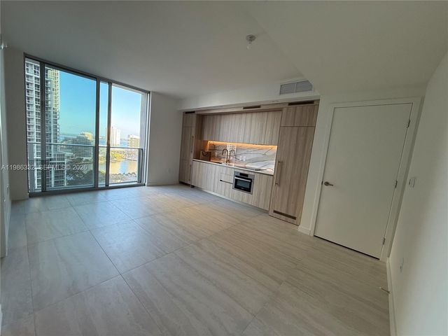 77 SE 5 Street 2015, Miami, FL 33131