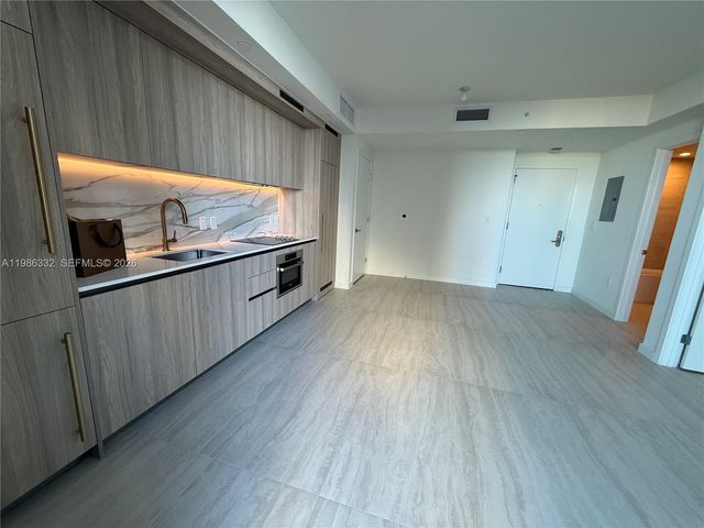 77 SE 5 Street 2015, Miami, FL 33131