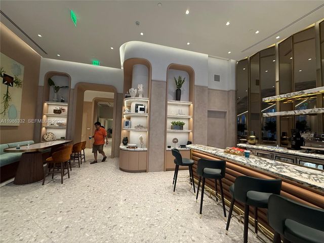77 SE 5 Street 2015, Miami, FL 33131