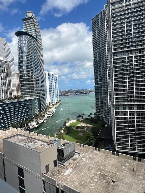 77 SE 5 Street 2015, Miami, FL 33131