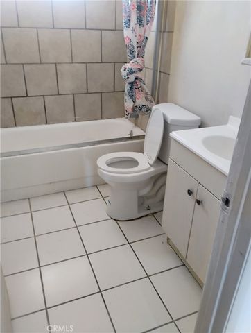 230 W South, Rialto, CA 92376