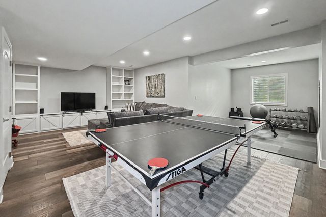 254 S 83rd Street, West Des Moines, IA 50266