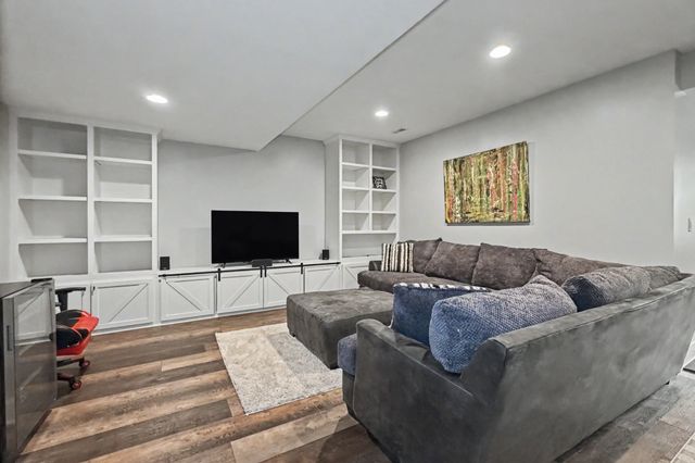 254 S 83rd Street, West Des Moines, IA 50266