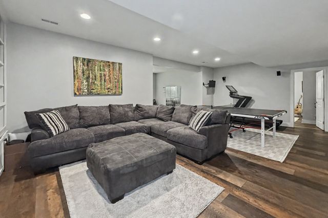 254 S 83rd Street, West Des Moines, IA 50266