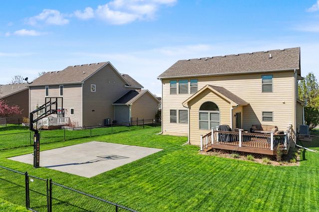 254 S 83rd Street, West Des Moines, IA 50266