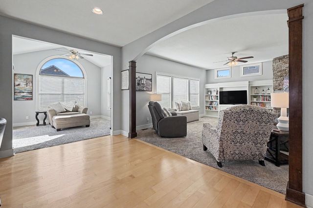 254 S 83rd Street, West Des Moines, IA 50266