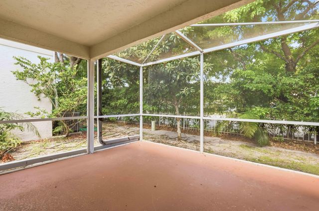 9516 NW 8TH Circle, Plantation, FL 33324