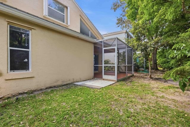 9516 NW 8TH Circle, Plantation, FL 33324