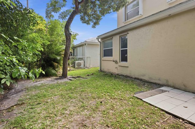 9516 NW 8TH Circle, Plantation, FL 33324