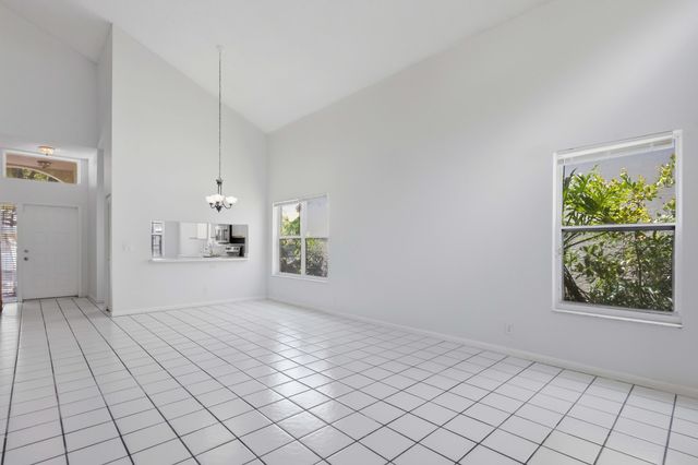 9516 NW 8TH Circle, Plantation, FL 33324